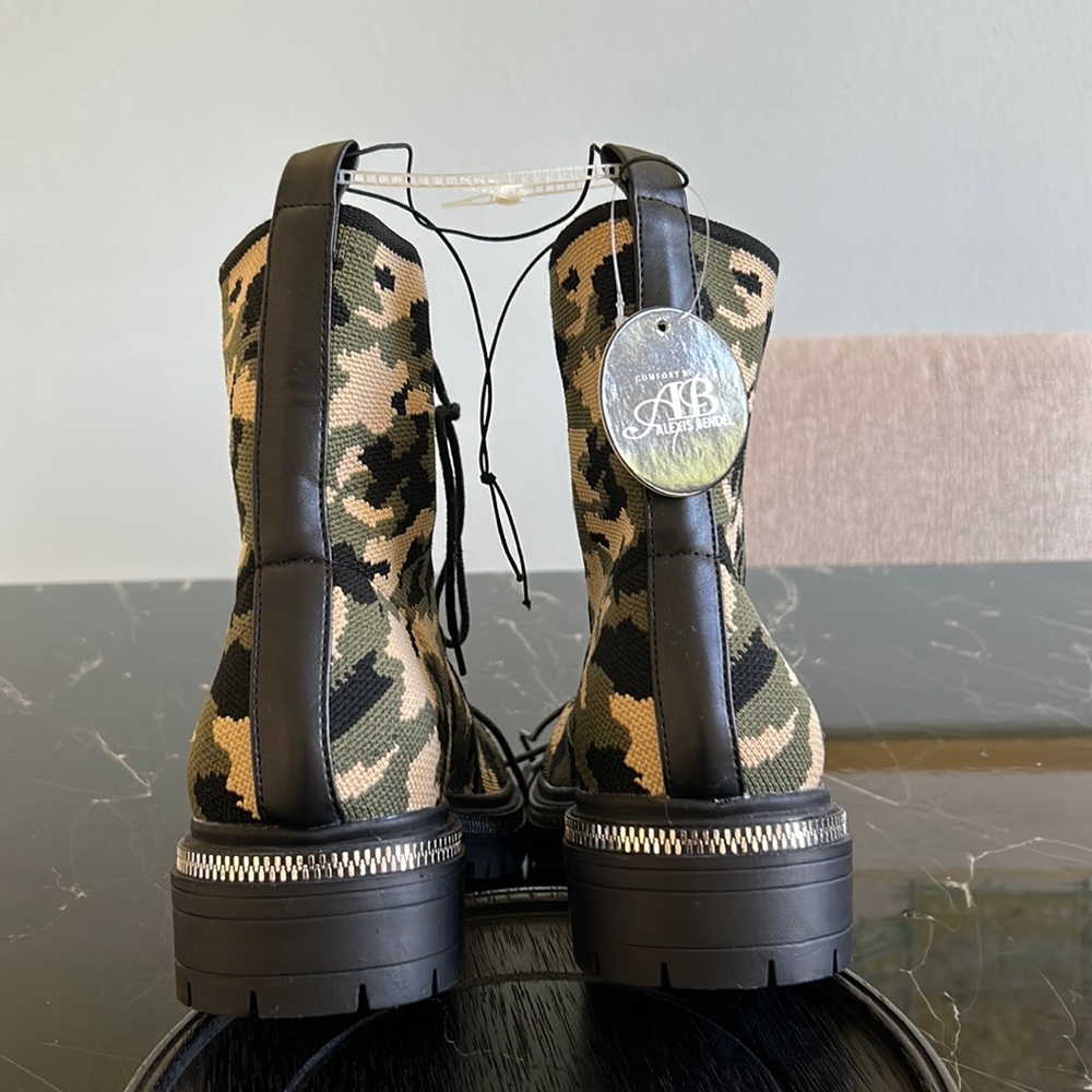 Alexis Bendel Camo Combat Boots Brand New Size 8